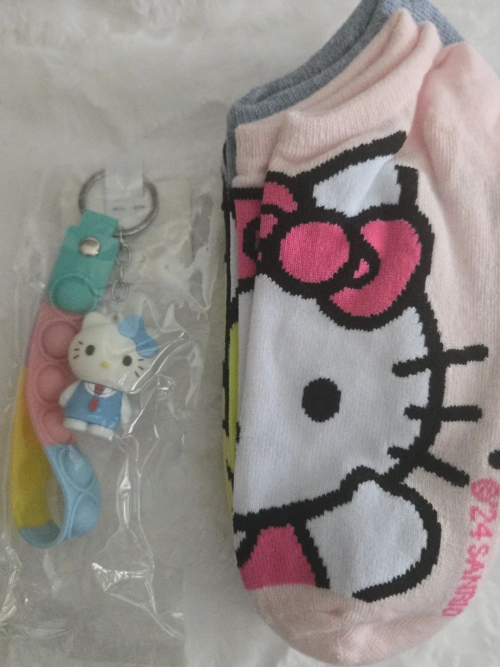 #52 Hello Kitty & Friends 5pk. Socks & Key Chain NWT